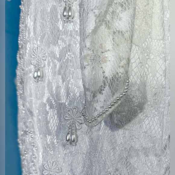 Vintage Beaded puff sleeve wedding gown with train, true size 6. - Picture 12 of 16